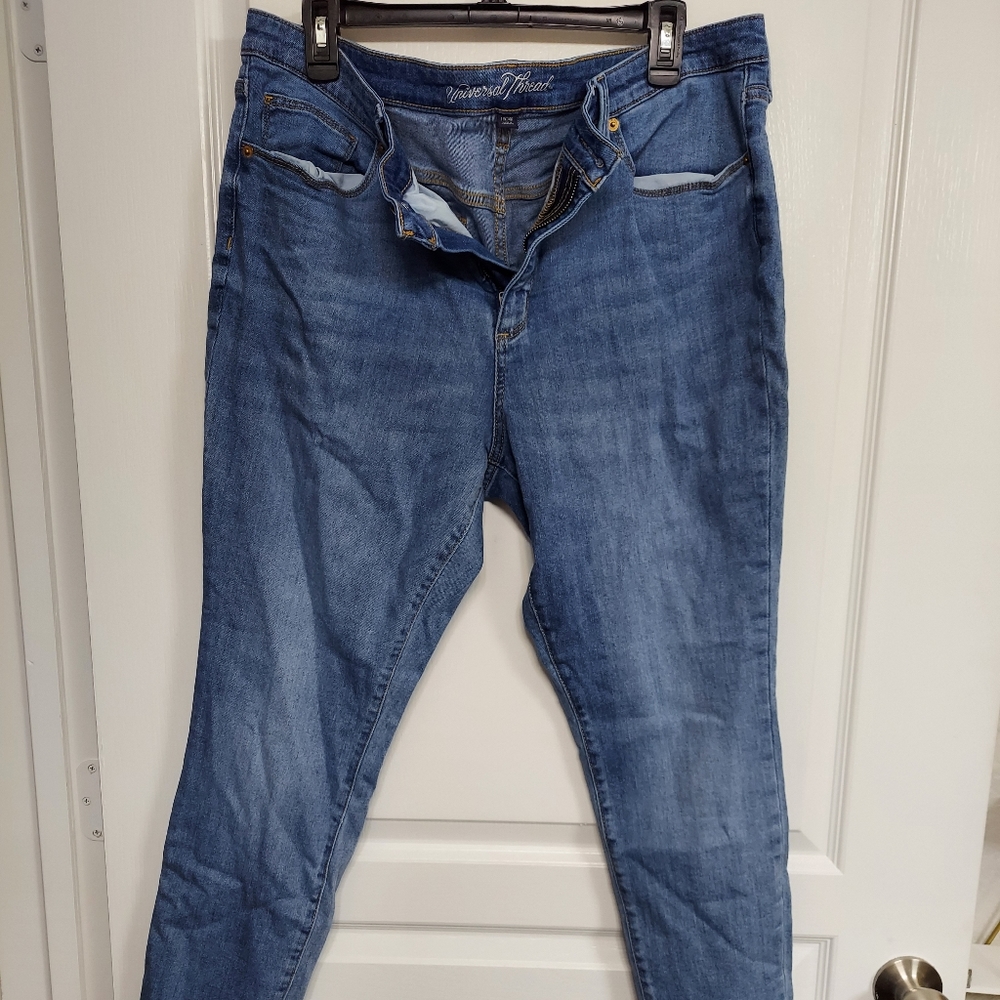 Universal Thread jeans; 18